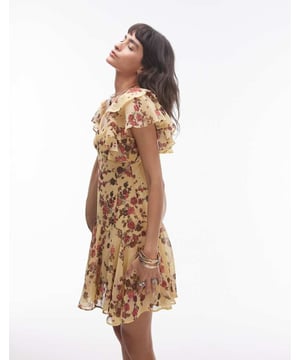 Dresses by Topshop This is Topshop Sweetheart neck Ruffle sleeves Zip-back fastening Regular fitSold By: Asos