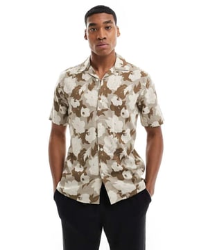 Shirts by ONLY & SONS No need to keep scrolling Revere collar Button placket Short sleeves Regular fitSold By: Asos