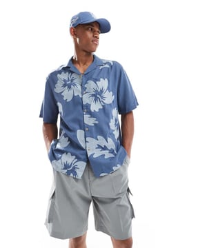 Shirts by ASOS DESIGN No need to keep scrolling Floral design Revere collar Button placket Short sleeves Relaxed fitSold By: Asos