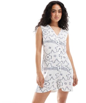 Jumpsuits & Playsuits by ONLY Co-ordinating made easy Geometric print V-neck Button placket Sleeveless style Regular fitSold By: Asos