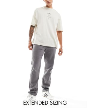 Trousers & Chinos by ASOS DESIGN Short cut to summer style Regular rise Belt loops Concealed fly Functional pockets Straight fitSold By: Asos