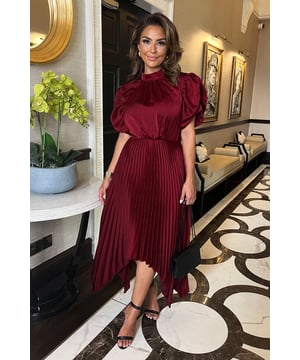 Our Wine High Neck Puff Sleeve Zig Zag Hem Pleated Midi Dress is the perfect occasion dress. Featuring our soft satin-feel fabric, a high neckline, a pleated midi skirt with a zig zag hem, puff sleeves and a zip up back. Team it with some cute heels and your favourite accessories for an elegant and timeless look. Model wears: UK 8/ EU 36/ US 4 Model's height: 168cm/ 5'6" Approx length from centre back to hem: 108 cm Fabric composition: 100% Polyester Colour: WINE