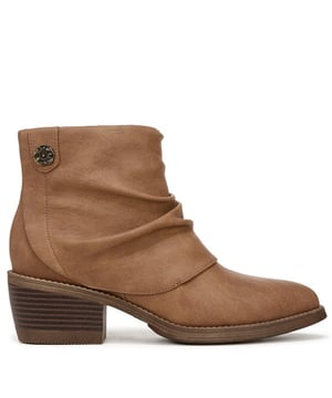 Blowfish Malibu Riley Cuff Enkellaarsjes.- Stap de herfst in met de Blowfish Riley Cuffed Western Bootie.- Faux nubuck bovendeel.- Amandelvormige teen.- Ritssluiting aan de binnenkant.- Vouw over ruched stof details.- Gewatteerde binnenzool en zachte voering.- Western-stijl blokhak.- Hakhoogte ongeveer 2 inch.- Veganistisch. Materiaal: Kunstleren bovenkant, synthetische zool. Ref: J2177S1200.