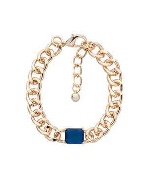 Armband van 17 cm + 3 cm verguld geelgoud met een rechthoekige donkerblauwe saffiersteen. Gepersonaliseerd logolabel.