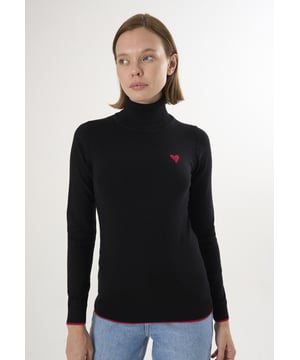 Wir präsentieren den Felix Hardy Damen-Pullover mit feinem Zopfmuster und Rollkragen! Dieser Pullover verkörpert die für Felix Hardy typische Mischung aus Eleganz und Stil und ist aus 100 % Baumwolle gefertigt, um maximalen Komfort und höchste Qualität zu gewährleisten. Seine weiche Textur und strapazierfähige Verarbeitung sorgen für Wärme an kalten Wintertagen und machen ihn zu einem vielseitigen Must-have für Ihre Garderobe. Der Pullover wurde nach den neuesten Trends entworfen und verfügt über ein elegantes, feines Zopfmuster, das ihm einen modernen und schicken Touch verleiht. Der Rollkragen sorgt für einen kuscheligen und raffinierten Look, der durch lange Ärmel für zusätzliche Abdeckung und Komfort ergänzt wird. Der Pullover eignet sich perfekt für den Alltag und lässt sich mühelos mit Jeans, Röcken oder Hosen kombinieren. Für einen lässigen und dennoch raffinierten Look kombinieren Sie den Pullover mit Skinny-Jeans und Stiefeln. Mit einem Bleistiftrock und High Heels verwandeln Sie den Look nahtlos in einen eleganten Abendlook. In den kälteren Monaten können Sie den Pullover mit einem passenden Schal ergänzen, der sowohl für Wärme als auch für Stil sorgt. Die Pflege dieses Pullovers ist einfach: Handwäsche oder Maschinenwäsche in kaltem Wasser werden empfohlen. Bei Bedarf bei niedriger Temperatur bügeln und Bleichmittel und chemische Reinigung vermeiden, um die Qualität zu erhalten. Der Feinstrick-Rollkragenpullover für Damen von Felix Hardy zeichnet sich durch hochwertige Materialien und sorgfältige Verarbeitung aus und wird in dieser Wintersaison zu einem unverzichtbaren Bestandteil Ihrer Garderobe. Bleiben Sie die ganze Saison über warm und stilvoll!