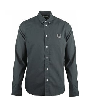 Verrijk je garderobe met het Kenzo Black Casual Shirt, vakkundig vervaardigd van 100% premium katoen voor ongeëvenaard comfort en ademend vermogen. Met lange mouwen en een klassieke omslagkraag biedt dit overhemd een tijdloze stijl met een moderne twist. De centrale knoopsluiting en discrete drukknopen zorgen voor functionaliteit en een verfijnde afwerking, waardoor het perfect is voor zowel casual uitjes als chique gelegenheden. De veelzijdige zwarte tint combineert moeiteloos met diverse looks, zodat je er altijd scherp en zelfverzekerd uitziet, waar je ook bent. Investeer in kwaliteit en stijl die lang meegaat met dit essentiële Kenzo-item