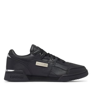 Leren bovendeel.Vetersluiting.Low-top.Ronde teen gesloten teen logo versierd gevoerd tonale stiksels.Rubberen zool.