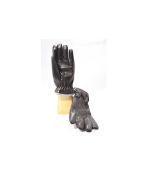  Deze topper uit de laatste collectie van Forino 1899 mag je niet missen   Gegarandeerde blikvanger maar op=op  Even geen geld? Betaal eenvoudig achteraf
Merk: Forino 1899, Model: Handschoenen, Materiaal: Leer, Kleur: Zwart