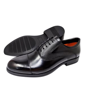 Perfect for the office and special events, our Oxford shoes will be a classic addition to your formal wardrobe. Crafted with a soft smooth leather upper and featuring a lace-up design, these traditional Oxford-style shoes are finished with a foam sole for added comfort.