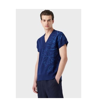 Ribbed V- Neck.Short sleeves with ribbed cuffs.Ribbed hem.