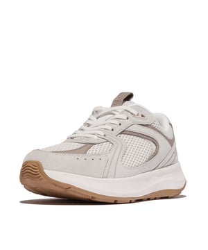 
Dit F-Mode Flow herontwerp geeft FitFlop's best verkopende sportschoenen met dikke zolen een vintage runner vibe uit de jaren 70/80. Met behoud van het comfort en de lichtheid van de originelen (dankzij FitFlop's Microwobbleboard tussenzolen), hebben deze een iets slankere vorm, overlappende panelen voor kleur/textuur mixen en een rubberen buitenzool om de hiel. Hier met een nieuw gewelfd patroon, meer details en zomerse materialen - gerecycled open sandwich mesh en luxe suède (plus leer/TPU). Zacht gevoerd. Trek deze aan om je look een athleisure tintje te geven.