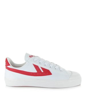 
<p>Deze sneaker van het merk Warrior Shanghai was al in de jaren 70 populair als basketbal sneaker. De dames en heren sneaker is er in veel kleurige uitvoeringen. De WB-01 WHITE RED heeft een rubber toecap en op de tong staat de merknaam. De ultra lichte sneaker is never out of style en koop je al vanaf 64,95. Deze on-trend heren sneaker en dames sneaker vind je in onze winkels en bestel je ook snel op amigo.nl.</p>
<p><strong>Eigenschappen:</strong></p>
<ul classs="wmd-bullets">
<li><span>SKU:</span> 5110-01-11436</li>
<li><span>MPN:</span> WB-1 WHITE RED</li>
<li><span>Merk:</span> WARRIOR SHANGHAI</li>
<li><span>Hoofdkleur:</span> Wit</li>
<li><span>Materiaal:</span> Canvas</li>
<li><span>Binnenvoering:</span> Textiel</li>
<li><span>Breedte:</span> Normaal</li>
<li><span>Uitneembare zool:</span> Nee</li>
</ul>
<p>Amigo is officieel verkooppunt voor producten van WARRIOR SHANGHAI en helpt je graag verder. Indien je je WARRIOR SHANGHAI WB-1 bestelt voor 16:00, dan wordt je bestelling,