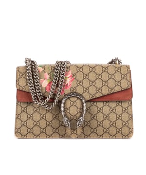 Gucci Bolsos Blooms Dionysus Small Bolso de hombro en Beige/Rojo Lona recubierta y Plata hardware. El producto esta en Excelentes Condiciones (A).
  Dimensiones: 27x16x6 cm 
  Accesorios incluidos: None
  Notas de Exterior: Lienzo descolorido
Notas de Interior: Ante descolorido y puntos negros en el frente
Notas de Hardware: Arañazos
  BrandCo Paris encuentra artículos raros y en las mejores condiciones a precios increíbles. ¡Vale la pena tener paciencia! Compra con confianza: todos los artículos de BrandCo Paris son seleccionados y autenticados cuidadosamente por nuestro equipo de expertos.
  Todos los artículos vienen con un certificado de autenticidad y un embalaje entregado por BrandCo Paris.
  Tabla de clasificación de la condición del artículo
  N (como nuevo)
  AA (perfecto estado)
  A (excelente estado)
  AB (muy buen estado)
  B (bueno/regular)