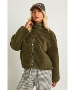 Wrap up in the latest coats and jackets and get out-there with your outerwearBreathe life into your new season layering with the latest coats and jackets from boohoo. Supersize your silhouette in a padded jacket, stick to sporty styling with a bomber, or protect yourself from the elements in a plastic raincoat. For a more luxe layering piece, faux fur coats come in fondant shades and longline duster coats give your look an androgynous edge.