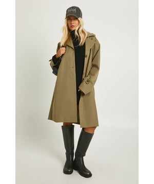 Wrap up in the latest coats and jackets and get out-there with your outerwearBreathe life into your new season layering with the latest coats and jackets from boohoo. Supersize your silhouette in a padded jacket, stick to sporty styling with a bomber, or protect yourself from the elements in a plastic raincoat. For a more luxe layering piece, faux fur coats come in fondant shades and longline duster coats give your look an androgynous edge.