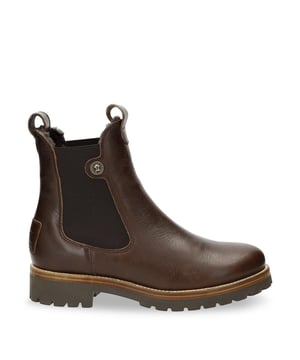 Kombinieren Sie Stil, Wärme und Funktionalität mit den Panama Jack Francesca Igloo B13 Chelsea-Stiefeln. Diese wasserdichten Stiefeletten aus hochwertigem Leder mit natürlichem Fellfutter verfügen über ein praktisches Schlupfdesign. Ideal für den Winter, bieten sie Komfort, Haltbarkeit und einen eleganten, klassischen Look für den Alltag. Hauptmerkmale: Obermaterial aus hochwertigem Leder Natürliches Fellfutter für zusätzliche Wärme Wasserdichtes Nappaleder für Allwetterschutz Schlupfdesign für einfaches Anziehen Bequemer 4-cm-Absatz Strapazierfähige Naturkautschuksohle Leichte und robuste Konstruktion Eleganter Chelsea-Stiefeletten-Stil