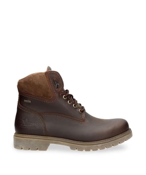 Erleben Sie robusten Komfort mit den Lederstiefeletten Amur GTX C10 von Panama Jack. Diese wasserdichten Stiefel sind auf Langlebigkeit und alltägliche Abenteuer ausgelegt und kombinieren hochwertiges Nappaleder, stützende Polsterung und eine robuste Gummisohle für zuverlässigen Halt und lange Lebensdauer. Hauptmerkmale: Obermaterial aus echtem, wasserdichtem, gefettetem Nappaleder Kastanienbraunes Finish mit Kragendetail aus Wildleder Atmungsaktives Stofffutter für mehr Komfort Gepolsterte Polyurethan-Einlegesohle (herausnehmbar) Laufsohle aus Naturkautschuk mit starker Traktion 4,5 cm stützende Absatzhöhe 14 cm Schaft zum Schutz des Knöchels Schnürverschluss mit robusten Messingösen Polyesterschnürsenkel in sattem Braunton Nachhaltig in Spanien gefertigt