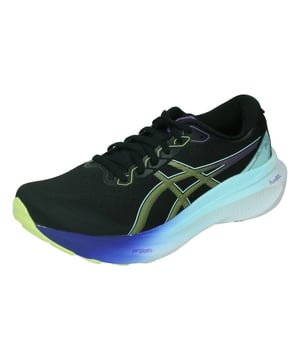 
De Asics GEL-KAYANO 30 is een pronatie hardloopschoen voor dames. Deze dameshardloopschoen biedt maximale ondersteuning en ultiem comfort zodat jij je volledig op je training kunt richten. Asics' meest geavanceerde stabiliteitsschoen ooit is ontworpen om je langer en verder te laten hardlopen. Door de adaptieve stabiliteit en het superieure comfort mag je training eindeloos duren. De 4D GUIDANCE SYSTEM technologie van de schoen is een revolutionair stabiliteitssysteem dat je helpt om je pas stabiel te houden tijdens het hardlopen, zonder dat het ten koste gaat van het comfort. De combinatie van Asics' nieuwe PureGEL technologie en het zachte FF BLAST PLUS ECO schuim zorgt ervoor je tijdens het hardlopen een ongelooflijk comfort ervaart. <ul> <li>De revolutionaire 4D GUIDANCE SYSTEM technologie levert adaptieve stabiliteit voor momenten waarop je die het meeste nodig hebt, zodat je langer kunt blijven hardlopen</li> <li>De nieuwe PureGEL technologie zorgt voor een zachter gevoel en betere schokdemping, waardoor de impact op je gewrichten minder wordt en jij comfortabel kunt trainen</li> <li>FF BLAST PLUS ECO schuim zorgt voor een zachtere landing en dynamische demping, zodat je ook comfortabel over hardere ondergronden kunt rennen</li> </ul>