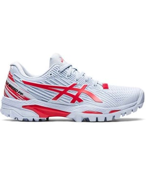 
Asics Field Speed FF Dames Korfbalschoen

 De Field Speed FF damesschoen is een van de lichtste modellen in de reeks hockeyschoenen van ASICS. Hij is ontworpen om je sneller en soepeler te laten bewegen. Het bovenwerk heeft een flexibele constructie voor een goede pasvorm tijdens bewegingen in verschillende richtingen. De schoen bevat een aquaresistant technologie om je voeten droog te houden bij natte omstandigheden. De X-Guidance technologie wordt gecombineerd met een Twistruss technologie in de buitenzool.

 Asics Field Speed FF Dames Hockeyschoen

 Hierdoor kun je snel opstarten en snel draaien op het veld. De schoenen zijn perfect voor tijdens trainingen en wedstrijden waarmee je iedereen van het veld gaat spelen. De sportschoenen van Asics zijn zowel geschikt voor korfbal als voor hockey waardoor het een veelzijdige schoen is. 

 Pluspunten:

 + Flexibel bovenwerk
+ Technologie waardoor je sneller kan
