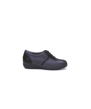 
Deze schoen is geschikt voor de extra brede en volle voet. Valt breder dan een K-leest.