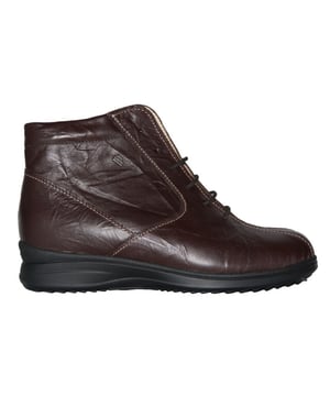 
Finn-Comfort schoenen zijn geheel naadloos gevoerd en hebben een stevig voetbed gemaakt van kurk. de stevige hiel omsluiting zorgen voor extra steun