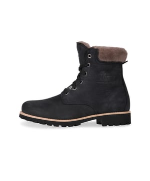 
Panama Jack schoenen zijn ideaal voor zowel een casual als outdoor outfit. De schoenen zijn voorzien van een uitneembare EVA zool, wat zorgt voor een hoog draagcomfort.