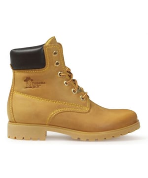 

     Artikel Panama 03 B1 in kleur Napa Vintage is een prachtige bruine veterschoen, voor dames, van het merk Panama Jack. De zool is van rubber. De voering is leer. De voetwijdte is standaard. Deze veterschoen is voorzien van een uitneembaar voetbed.
    <BR>Ruwe wegen, lange stranden of een fanatieke wandeling; met Panama Jack sta je klaar voor elk nieuw avontuur! Het merk Panama Jack werd in 1989 in Spanje opgericht en heeft jarenlange ervaring waardoor er een hoge kwaliteit wordt geleverd door perfect vakmanschap. Vanaf het begin vindt het totale productieproces van Panama Jack in Spanje plaats. Panama Jack is een merk dat bekend staat om zijn back-to-basic modellen met een vintage look. Vanaf het ontwerp van de modellen tot de uiteindelijke verpakking, verzorgt Panama Jack ieder paar met liefde en besteden zij de grootste zorg aan de producten. Zodra je een paar Panama Jack schoenen aantrekt ervaar je het comfort, de natuurlijke uitstraling en de kwaliteit die de schoenen kenmerkt. Bij het maken van de Panama Jack collectie wordt er gedacht en gehandeld vanuit een respect voor de natuur. Het merk weerspiegeld dit principe niet alleen in de collectie maar ook nemen zij deze mee in hun maatschappelijke verantwoording. Bij de productie van de schoenen vindt Panama Jack het belangrijk dat ze het milieu beschermen, culturele ontwikkelingen ondersteunen en over de hele wereld goede doelen helpen. Ze werken bijvoorbeeld samen met stichtingen Ruta BBVA en stichting Vicente Ferrer.
    
    
