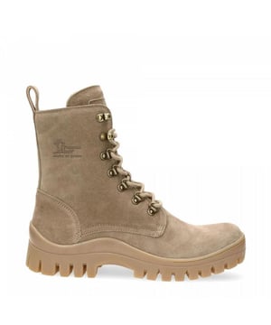 
De Hongkong b2 van Panama Jack is een echte blikvanger. De Hongkong b2 is uitgevoerd in de kleur Velour Taupe (B2). Bekijk ook onze overige collectie van Panama Jack op onze webshop!