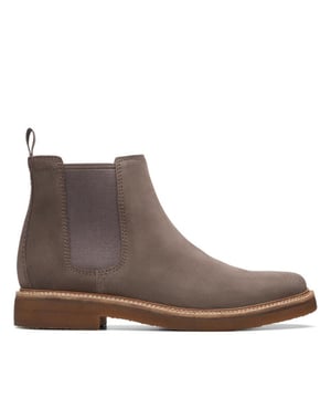 
Artikel CLARKDALE EASY 261735347  in de kleur grey suede shop je gemakkelijk en snel op onze webshop. Bekijk de gehele collectie van Clarks online