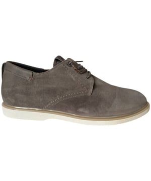 
Heren veterschoen van Cetti.Veterschoen in het taupe suede.Losse binnenzool. Materiaal: suede. Voering: leer. Kleur: taupe. Zool: rubber. Hakhoogte: ca 2 cm.