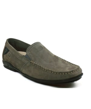 Deze topper uit de Fluchos collectie scoor je nu in onze Fluchos outlet met flinke korting. Op V&D is het altijd Fluchos uitverkoop.
Op zoek naar een schoen in de categorie Moccasins? De Baltico 11233 van Fluchos is een aanwinst voor elke schoenenkast. De schoenen van Fluchos zijn gemaakt van Nubuck en hebben een voering van Leer. De Baltico 11233 is uitgevoerd in de kleur grtafito.