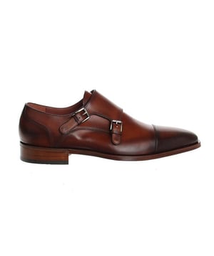 
De 4453.88 2988-noce-puro van Greve is een echte blikvanger. De 4453.88 2988-noce-puro is uitgevoerd in de kleur Cognac. Bekijk ook onze overige collectie van Greve onze webshop!