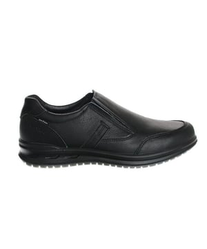 
De 43021 is een instapper uit de Active collectie van Grisport. Deze collectie is speciaal ontwikkeld om iedereen ook in het dagelijks gebruik van topkwaliteit schoeisel te voorzien. De schoen biedt een uniek draagcomfort en is zeer licht in gewicht, gecombineerd met gepatenteerde functionele en technische kenmerken. De Active zool heeft een speciale constructie die ervoor zorgt dat elke beweging wordt opgevangen en helpt om de juiste positie te behouden tijdens het lopen en langdurig staan. Het Spo-Tex membraan is waterdicht en ademend.