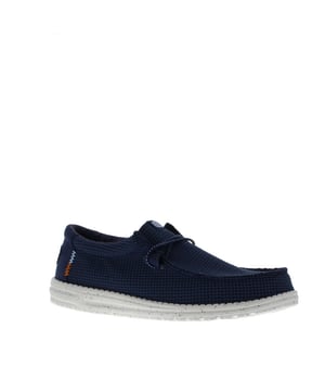 
<h2>Hey Dude Canvas Wally veter</h2> Stap in casual comfort met de <b>Hey Dude instappers</b> in een veelzijdige kleur. Deze instappers zijn ontworpen voor moeiteloze stijl en comfort, perfect voor dagelijks gebruik. Het bovenwerk is gemaakt van <b>geweven stof van 51% gerecyclede materialen. </b>Deze instappers bieden duurzaamheid en een comfortabele pasvorm.<b> Dit model is lichtgewicht</b> en perfect voor tijdens de warme zomerdagen dankzij het <b>ademende materiaal. </b>Dankzij de elastische veters op de wreef is het eenvoudig om de schoen aan en uit te trekken. Of je nu een casual outfit wilt opfrissen of gewoon op zoek bent naar een comfortabele schoen voor alledaags gebruik, de Hey Dude instappers zijn de perfecte keuze. <p> Dit model van Hey Dude snel in huis hebben? Bestel online of kom langs in één van onze winkels.</p><p><br></p> <p> </p> <p> </p> <h3>Eigenschappen</h3> <ul> <li>Buitenkant: Textiel-stof </li> <li>Voering: Textiel-stof </li> <li>Uitneembaar voetbed</li>