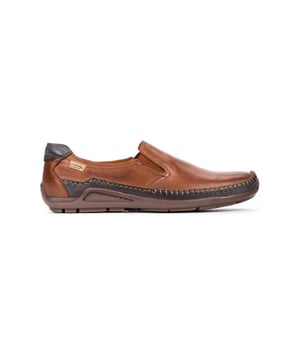 
Gestanste leren schoen. De met de hand genaaide stiksels en elastische zijkanten zorgen ervoor dat deze schoen zich perfect aanpast aan elk type voet.