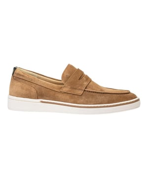 
Stap in het hoogste niveau van luxe met deze kleurrijke en modieuze Van Bommel instappers, een onderscheidende keuze voor de moderne gentleman. Deze instappers belichamen de perfecte balans tussen stijl en comfort, met een hoog segment ontwerp dat vakmanschap en verfijning uitstraalt.Vervaardigd met een zorgvuldig oog voor detail, zijn deze instappers voorzien van een rubberen zool die zorgt voor uitstekende grip en duurzaamheid. Het uitneembare voetbed biedt aanpasbaar comfort, terwijl de suede buitenkant een luxueuze uitstraling toevoegt aan elke outfit.Met een leren voering en een wijdte H (breed), zijn deze instappers ontworpen voor maximale ondersteuning en comfort, de hele dag door. Of je nu kiest voor een opvallende kleur of een subtiele tint, deze Van Bommel instappers voegen een vleugje persoonlijkheid toe aan elke look.Bestel vandaag nog deze hoog segment Van Bommel Bora instappers en maak een statement met je schoeisel. Met hun ongeëvenaarde kwaliteit en aandacht voor