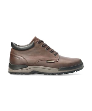 
Model CLEMENT van MEPHISTO: Wat uw activiteit ook is, deze schoen is een veelzijdige all-weather aanwinst. De voering is van leer met een vleugje textiel voor een gezonde voethygiëne. Dit herenmodel is gemaakt van vetleer met een pull-up effect voor een matte look. De SHOCK-ABSORBER in de buitenzool en de uitneembare binnenzool met geïntegreerde SOFT-AIR technologie helpen schokken tijdens het lopen te absorberen. Het vetersysteem zorgt voor een snelle en drukloze sluiting en past zich perfect aan de anatomie van de voet aan. De leren voering bevordert een gezond klimaat in de schoen.