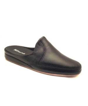 
Op zoek naar een schoen in de categorie Pantoffels? De -02-001 van Fortuna is een aanwinst voor elke schoenenkast. De schoenen van Fortuna zijn gemaakt van Leer en hebben een voering van Leer. De -02-001 is uitgevoerd in de kleur zwart.