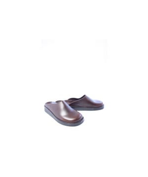 Stijlvol en elegant voor de dag komen doe je met deze topper uit de laatste Kops collectie. 
Merk: Kops, Model: Pantoffels, Materiaal: Leer, Kleur: Bruin