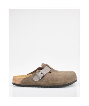 
De grijze Birkenstock Boston BS combineert stijl en comfort in een iconische slipper. Gemaakt van hoogwaardig suède, met een verstelbare riem voor een perfecte pasvorm. De robuuste zool biedt grip en duurzaamheid, ideaal voor dagelijks gebruik. Birkenstock staat voor kwaliteit en tijdloze ontwerpen die comfort en stijl naadloos samenbrengen.