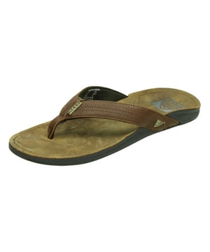 
<div>De Reef J-Bay III teenslipper RF002616 CAM1 voor heren heeft een volnerf leren bovenkant en leren voetbed met arch support. De slipper heeft een band met een zachte textielen voering en dat zorgt in combinatie met de zachte EVA tussenzool voor een superieur loopcomfort. De band is voorzien van een metal Reef logo. De Reef J-Bay III teenslipper voor heren heeft een Supreme design buitenzool die gemaakt is van gerecycled rubber voor grip en duurzaamheid.</div>