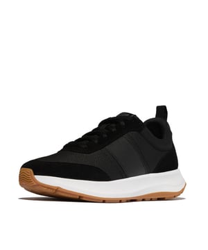 
De F-Mode Flow Mens Suede-Mix Sneakers combineren verschillende suède materialen voor een stoere en stijlvolle look. Deze comfortabele herensneakers zijn ideaal voor dagelijks gebruik en bieden een perfecte mix van duurzaamheid en modern design.