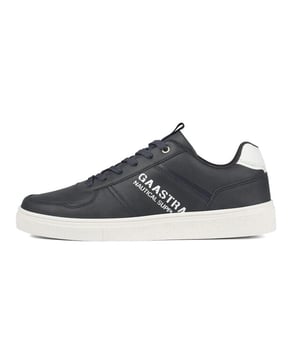 
Gaastra sneakers voor heren. De schoenen zijn gemaakt van hoogwaardig synthetisch leer. De schoen heeft een uitneembare EVA binnenzool, wat zorgt voor een lekkere demping.