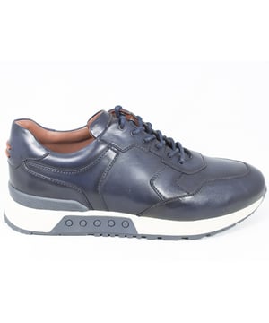 
Op zoek naar een schoen in de categorie Sneakers? De 88-003 van Greve is een aanwinst voor elke schoenenkast. De schoenen van Greve zijn gemaakt van Leer en hebben een voering van Leer. De 88-003 is uitgevoerd in de kleur donkerblauw.