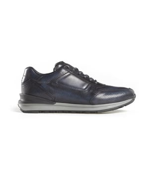 
De 7258.47 3166 van Greve is een echte blikvanger. De 7258.47 3166 is uitgevoerd in de kleur 3166 Blue Pyton. Bekijk ook onze overige collectie van Greve op onze webshop!