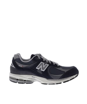 
<h2>New Balance M2002 Heren Runner</h2> <p> </p> <div> De <b>New Balance M2002 Heren Runner</b> is een recent toegevoegd model in de New Balance-collectie. Vervaardigd uit suède in combinatie met mesh, biedt deze sneaker een aangenaam draagcomfort. De M2002 is licht van gewicht en voorzien van<b> uitstekende demping.</b> Bovendien is de binnenzool eenvoudig uitneembaar. Deze sneakers zijn de perfecte combinatie van <b>stijl en comfort.</b> </div> <div> <b><br> </b> </div> <div> De<b> New Balance M2002 </b>heren runners snel in huis hebben? Bestel gemakkelijk online op kom naar één van onze winkels. </div> <div> <br> </div> <p> </p> <p> </p> <h3>Eigenschappen</h3> <ul> <li>Buitenkant: Suède & mesh-textiel</li> <li>Voering: Textiel</li> <li>Zool: Rubber</li> <li>Uitneembaar voetbed</li> <li><b>Tip:</b> Bestel een maat groter!</li> </ul> <p> </p>