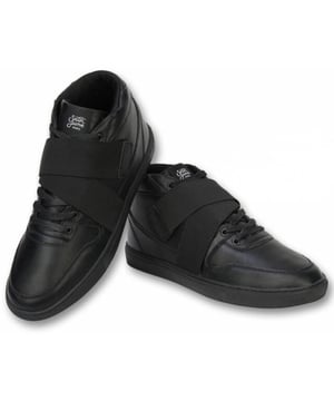Nu dit artikel van Sixth June met hoge korting in de Sixth June outlet op V&D!
Sneakers van top merk Sixth June. Deze trendy streetwear sneakers zijn van hoog kwaliteit en hebben een perfecte pasvorm. Het is te koop  voor een top prijs. - <p><strong>Specificaties:</strong><b><br /><strong>- </strong></b>Kleur: Zie Afbeelding<br />- Seizoen: N.O.O.S.<br />- Model: Hoog<br />- Sluiting: Veters<br />- Pasvorm: Normaal<br />- Materiaal Bovenlaag: Pu<br />- Materiaal Zolen: Pu<br />- Materiaal Voering: Pu & Textiel<br />- Beschikbare maten: 39 - 40 – 41 – 42 – 43 – 44</p>