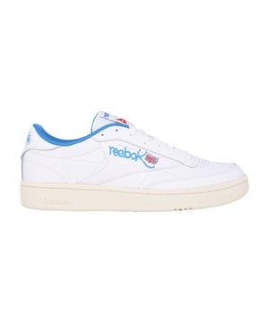 
Op tennis geïnspireerde schoenen uit het Reebok-archief. Nu heb je de bijpassende kicks. Trek deze Club C 85-sneakers aan en ga op pad. Door hun eenvoudige stijl zijn deze soepele leren schoenen overal bij te combineren. Lichtgewicht EVA-middenzooldemping. Comfortabele gegoten inlegzool.