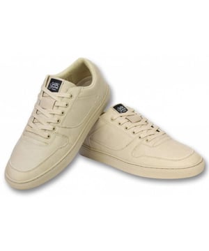 Liefde op het eerste gezicht kan echt bestaan! Wij hebben het ervaren toen we dit prachtige item uit de nieuwste collectie van Sixth June voor het eerst zagen. Make your day, everyday!
Sneakers van top merk Sixth June. Deze trendy streetwear sneakers zijn van hoog kwaliteit en hebben een perfecte pasvorm. Het is te koop  voor een top prijs. - <p><strong>Specificaties:</strong><b><br /><strong>- </strong></b>Kleur: Zie Afbeelding<br />- Seizoen: N.O.O.S.<br />- Model: Laag<br />- Sluiting: Veters<br />- Pasvorm: Normaal<br />- Materiaal Bovenlaag: Pu<br />- Materiaal Zolen: Pu<br />- Materiaal Voering: Pu & Textiel<br />- Beschikbare maten: 39 - 40 – 41 – 42 – 43 – 44</p>