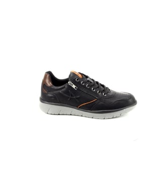 
De Majestro 84 van Allrounder is een echte blikvanger. De Majestro 84 is uitgevoerd in de kleur black. Bekijk ook onze overige collectie van Allrounder op onze webshop!